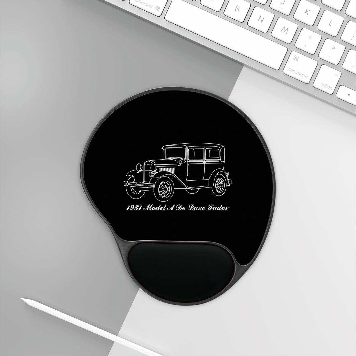 1931 De Luxe Tudor Wrist Rest Mouse Pad
